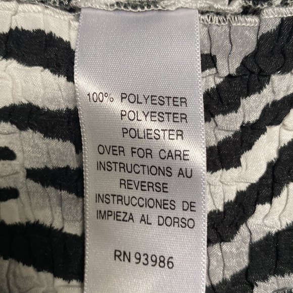 Petite Sophisticate Black & White Zebra Print Shiny Dressy Stretch Blouse Size L - Picture 7 of 7